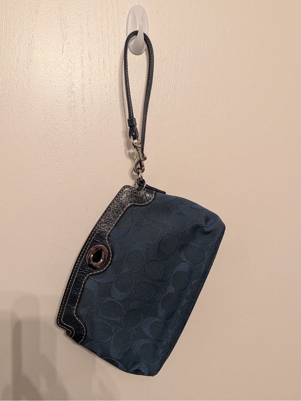 COACH Y2K Jacquard Logo Turn Lock Wristlet Clutch Bag - Picture 2 of 3